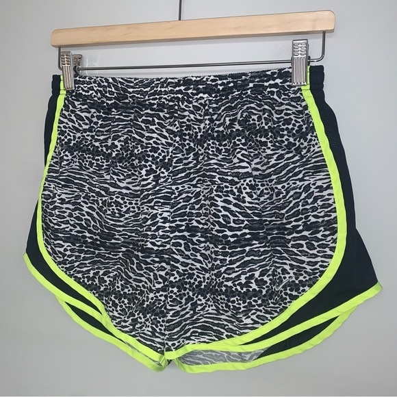 Nike Shorts Size Medium White Black Yellow Leopard Print Tempo Lined Running - Picture 3 of 8